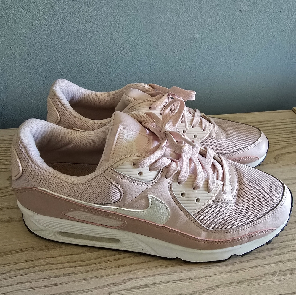Nike Women's Blush Pink and White Air Max 90s